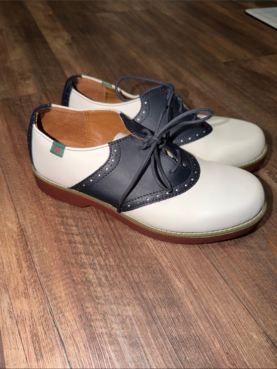 School Issue Shoes - Classic Saddle Shoes School Issue Black and White Leather Women’s Size 9 W